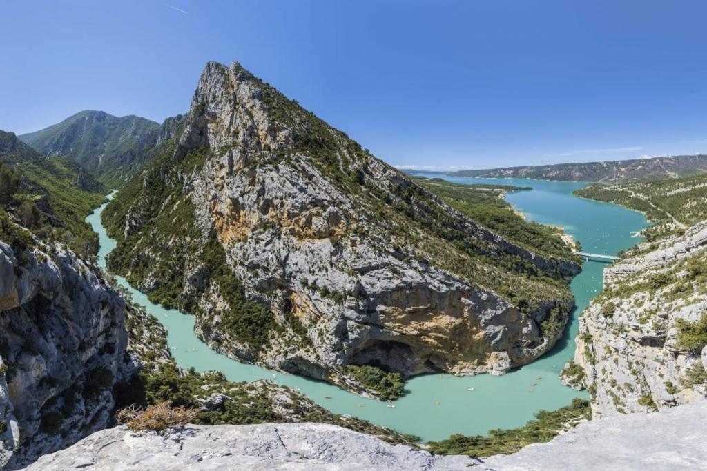 Апартаменты Le Gite De La Badassiere Форкалькье Экстерьер фото